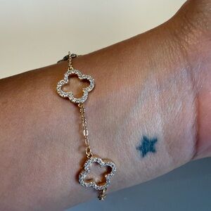 New Elegant Gold Clover Bracelet with Cubic Zirconia diamonds
